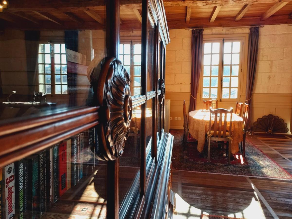 Chateau Des Senechaux, Bourdeilles Bagian luar foto