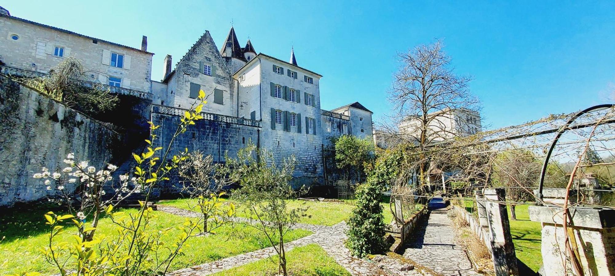 Chateau Des Senechaux, Bourdeilles Bagian luar foto