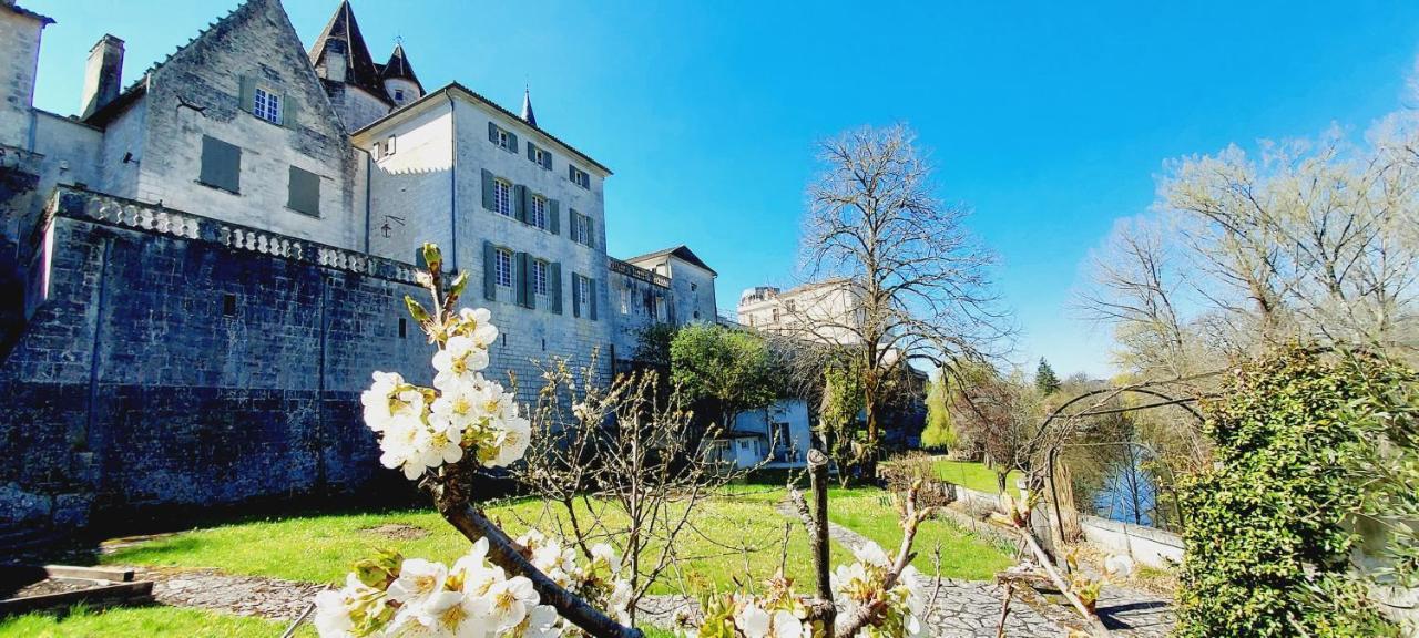 Chateau Des Senechaux, Bourdeilles Bagian luar foto