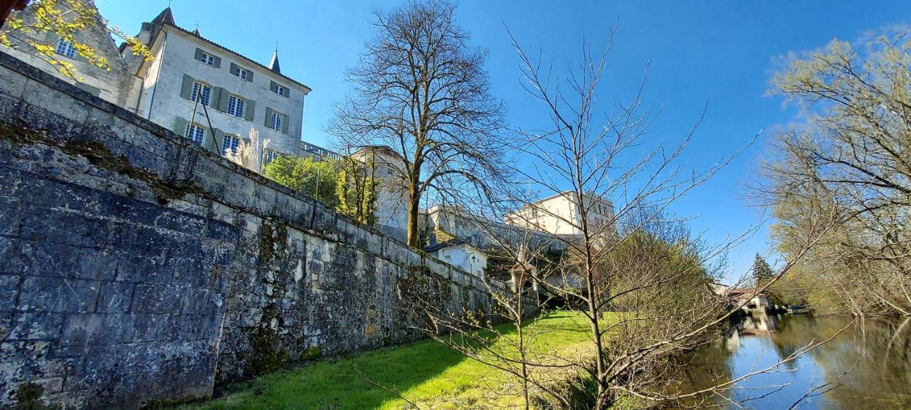 Chateau Des Senechaux, Bourdeilles Bagian luar foto