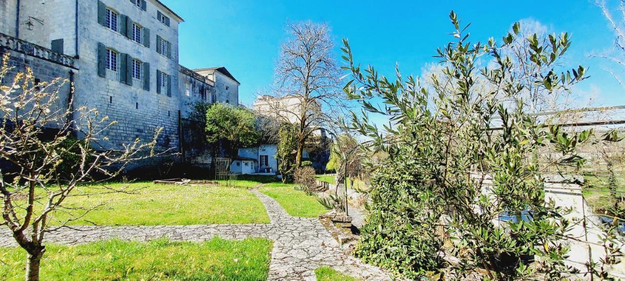 Chateau Des Senechaux, Bourdeilles Bagian luar foto