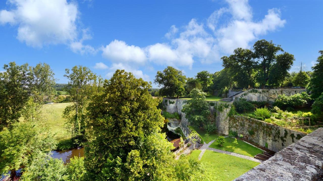 Chateau Des Senechaux, Bourdeilles Bagian luar foto