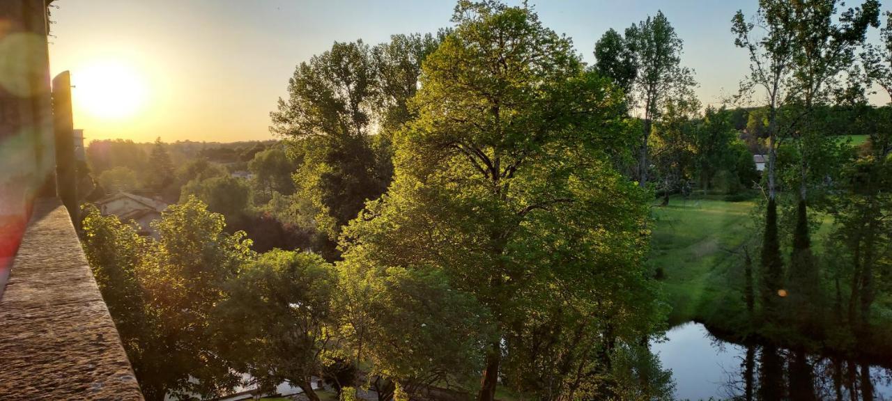 Chateau Des Senechaux, Bourdeilles Bagian luar foto