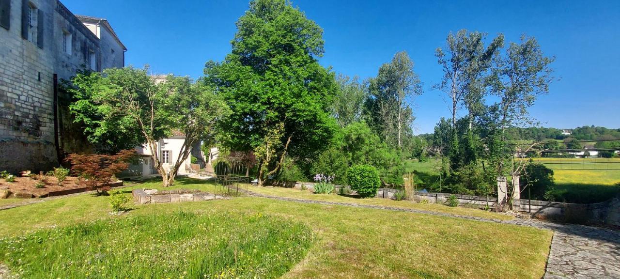 Chateau Des Senechaux, Bourdeilles Bagian luar foto