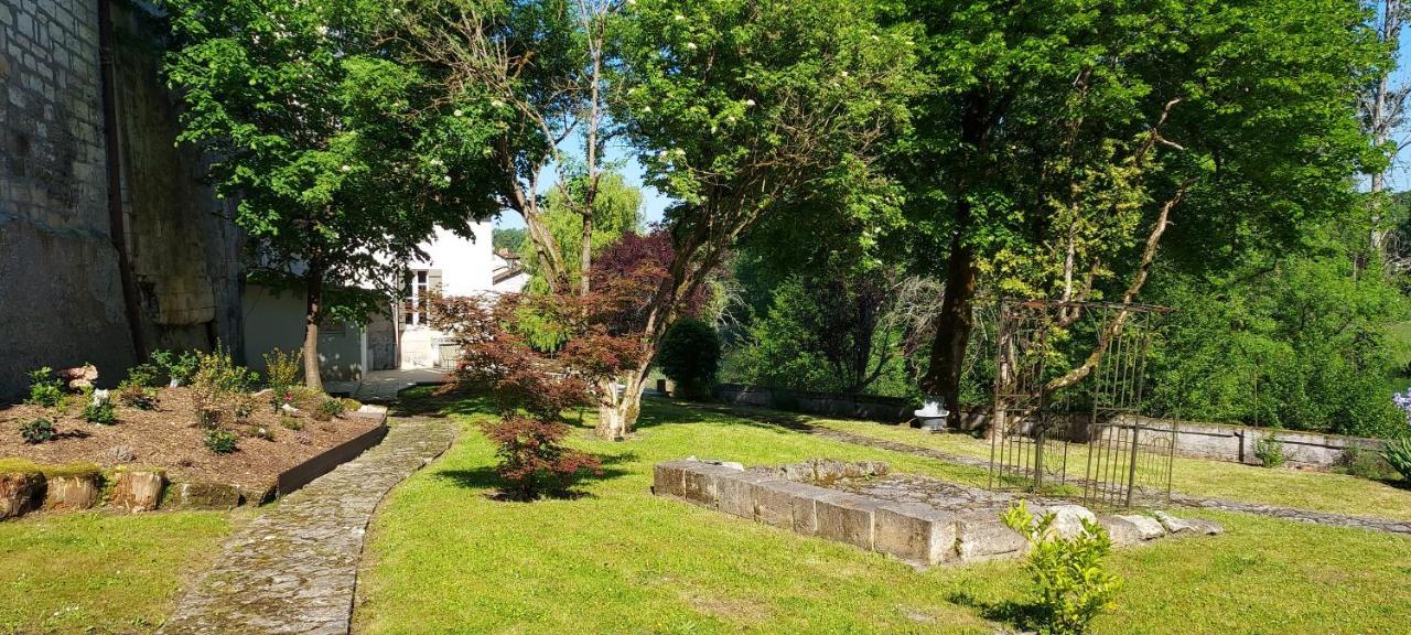 Chateau Des Senechaux, Bourdeilles Bagian luar foto