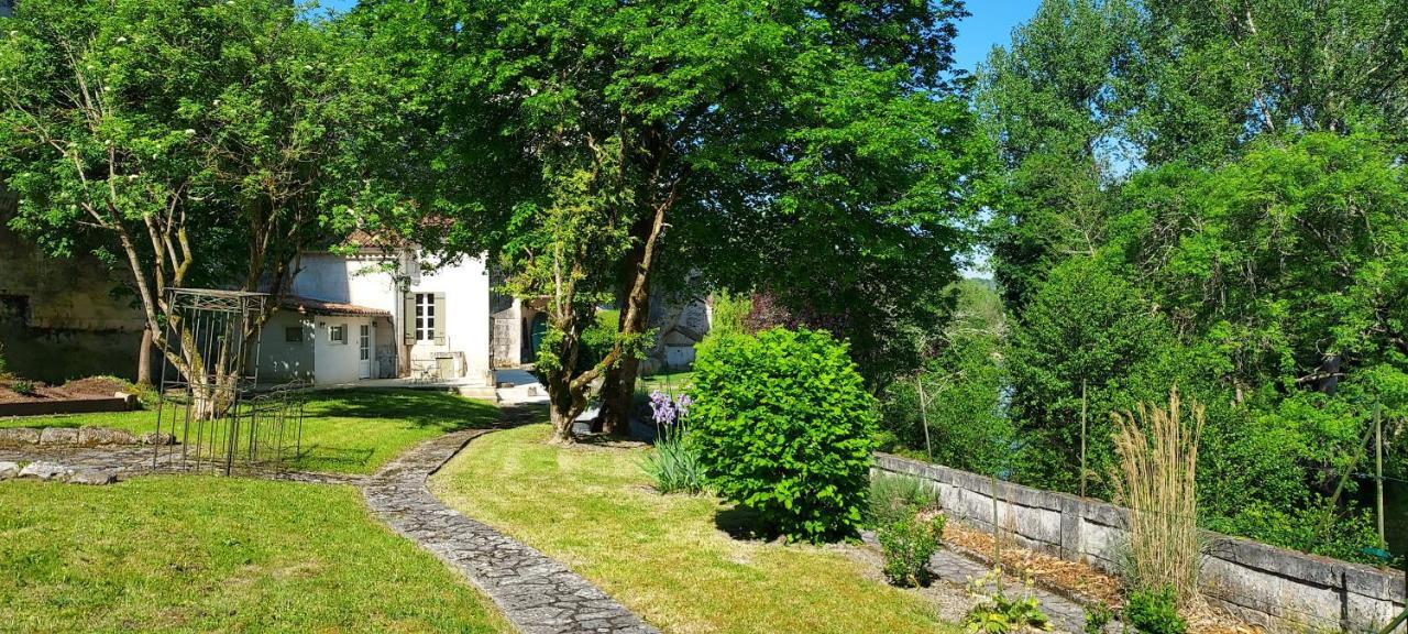Chateau Des Senechaux, Bourdeilles Bagian luar foto