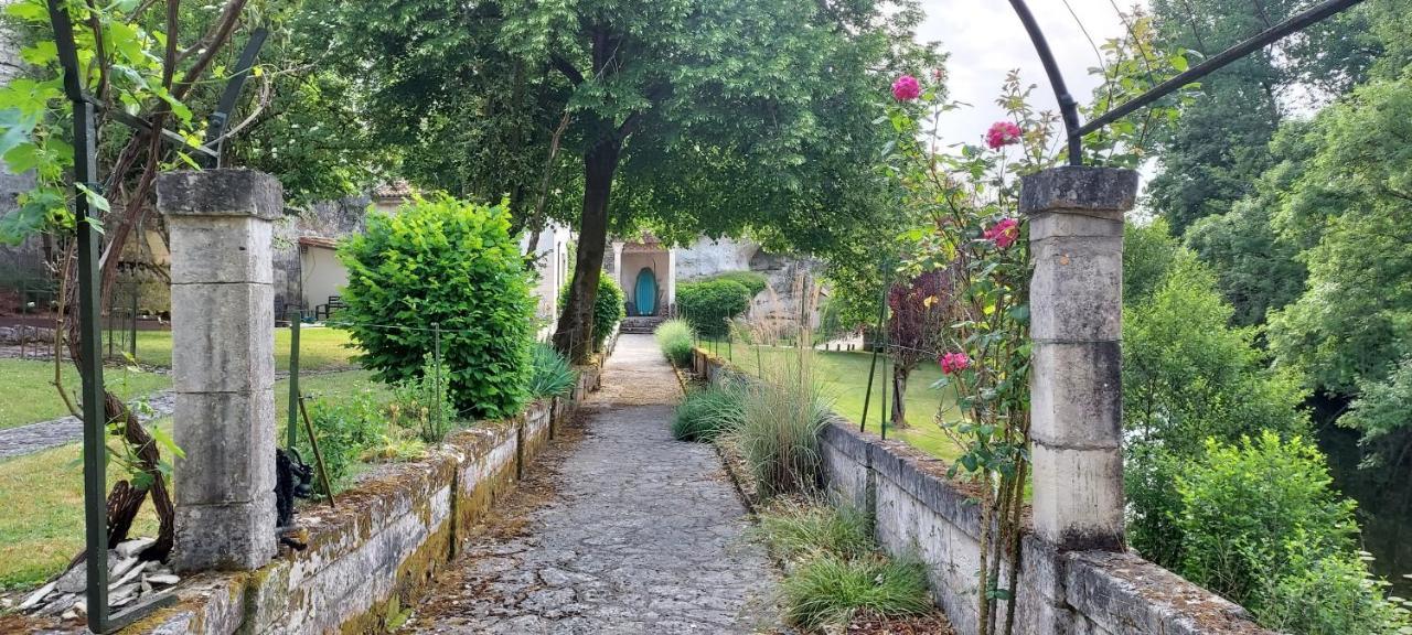 Chateau Des Senechaux, Bourdeilles Bagian luar foto